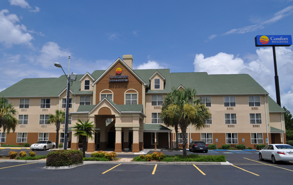 Located off Exit 98 of Interstate 95 in the heart of Santee is the recently completely renovated Comfort Inn & Suites that features: 40